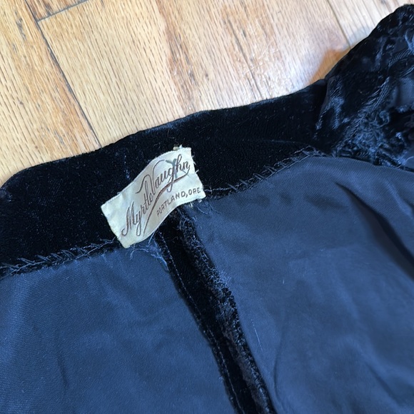 Vintage Peplum Jacket in Black Velvet - Picture 6 of 9